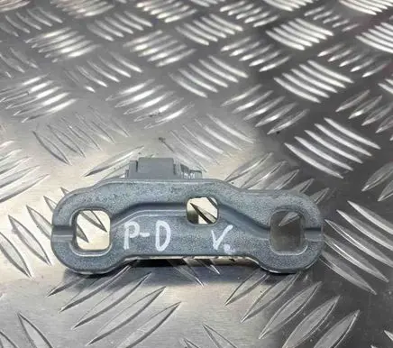 Volvo XC90 Front door upper hinge