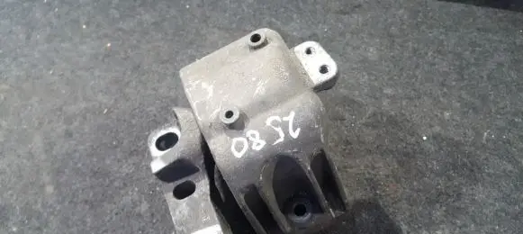 Volkswagen Golf IV Engine mount bracket