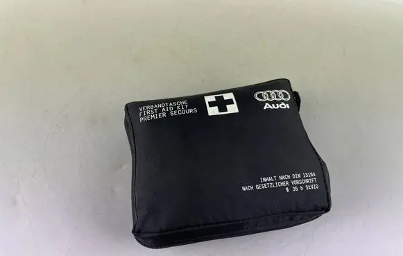 Audi e-tron First aid kit 8W0860282B