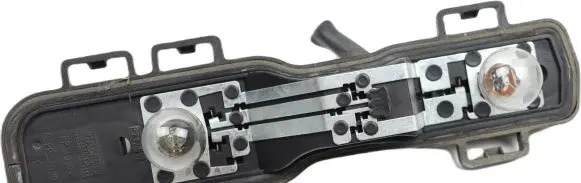Nissan Primera Tail light bulb cover holder 89025242