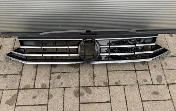 Volkswagen PASSAT B8 Front bumper upper radiator grill 3G0853651