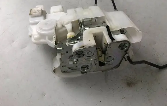 Subaru Legacy Front door lock