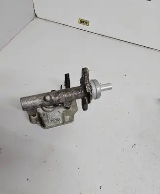 Volkswagen Golf V Master brake cylinder 0204Y21511