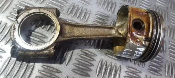 Peugeot 307 Piston with connecting rod