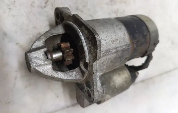 Mazda 3 I Starter motor M000T91381 ZJ01