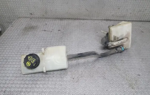 Master brake cylinder