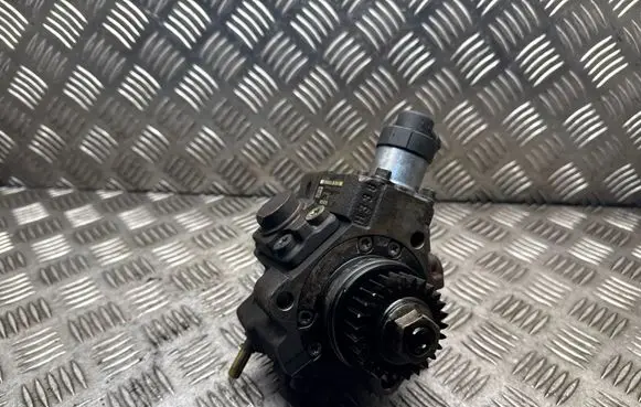Opel Vivaro Fuel injection high pressure pump 0445010170
