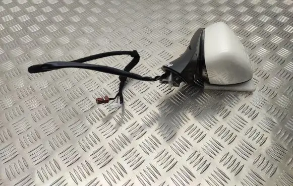Mazda 3 Front door electric wing mirror