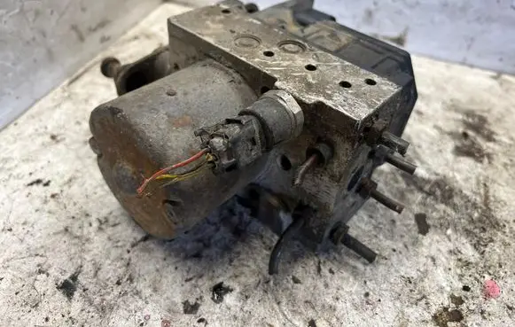 Mercedes-Benz Vito Viano W639 ABS Pump A0004469089
