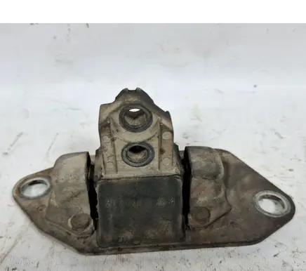Volvo S80 Engine mount bracket 30748811