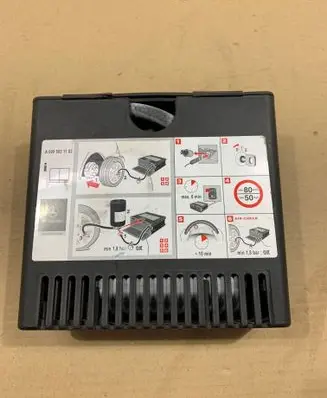 Mercedes-Benz C W203 Tire air pump compressor A0005831102