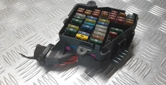 Audi A6 S6 C5 4B Fuse module 8D1941824