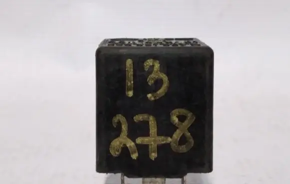 Volkswagen PASSAT B5 Other relay 00488501