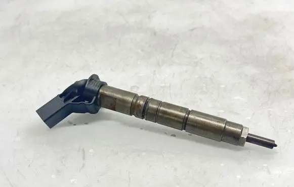 Mercedes-Benz R W251 Fuel injector A6420701187