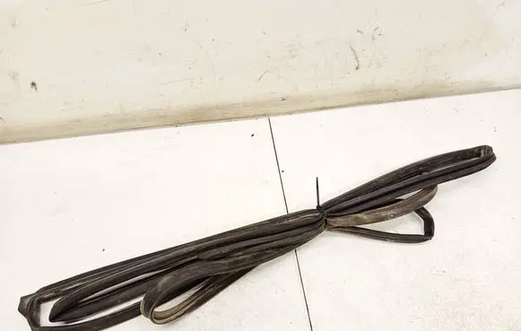 Toyota Avensis Verso Rubber seal rear door