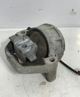 Engine mount bracket