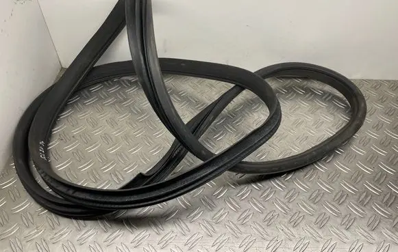 Mercedes-Benz GL X164 Front door rubber seal 