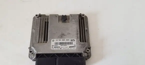 Opel Zafira C Engine control unit/module 55585024
