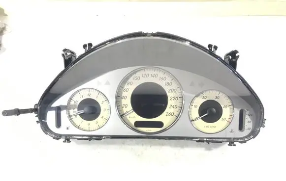 Mercedes-Benz E W211 Speedometer (instrument cluster) A2115403547