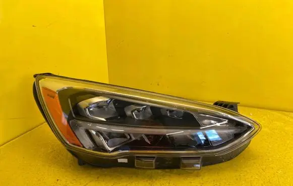 Ford Focus Headlight/headlamp FordOE