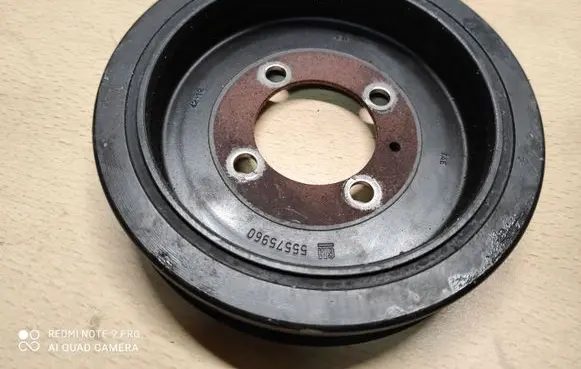 Chevrolet Trax Crankshaft pulley 55575960