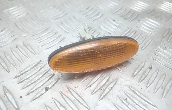Mazda 626 Front fender indicator light
