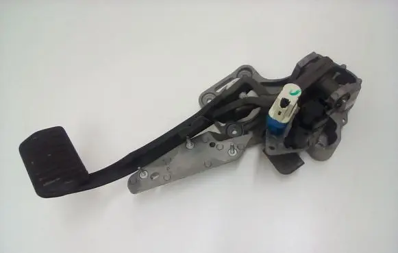 Volvo S80 Brake pedal 30643745
