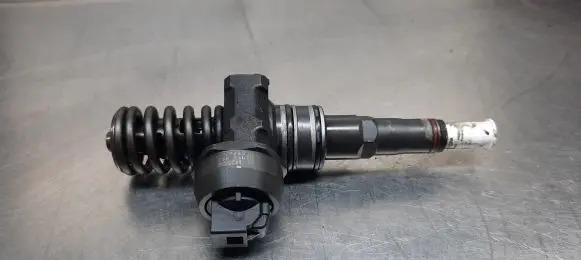 Volkswagen PASSAT B5 Fuel injector