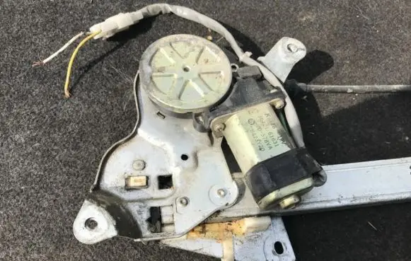Mazda 626 Rear door window regulator motor 3640161631 36401-61631