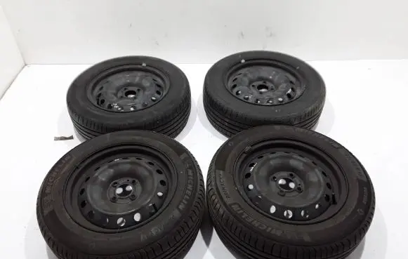 Renault Clio V R18 alloy rim 