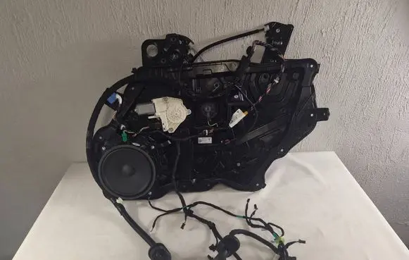 Tesla Model Y Juniper Front door window regulator with motor 198731300A