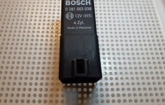 Skoda Octavia Mk2 (1Z) Glow plug pre-heat relay 0281003038