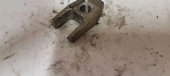 Renault Megane II Fuel Injector clamp holder