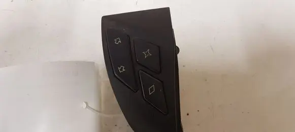 Steering wheel buttons/switches