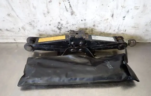 Mitsubishi Lancer X Tool set 