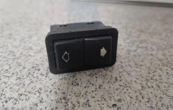 BMW 5 E39 Electric window control switch 8368974