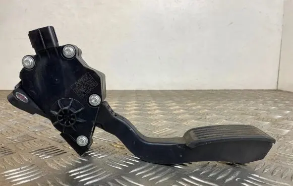Toyota Urban Cruiser (XP110) Accelerator throttle pedal 7811052020 1988007021 03L16D00146