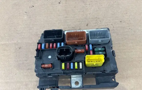 Citroen C2 Fuse module 9664997880