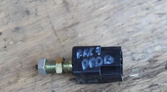 Subaru Impreza II Brake pedal sensor switch