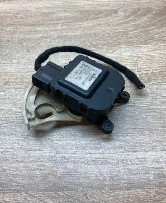 Volkswagen PASSAT B5 Air flap motor/actuator 8D1820511E 74022046DF