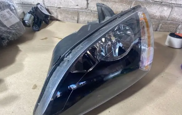 Ford Focus Headlight/headlamp 084311169L 084311167L