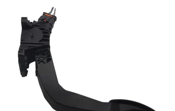 Accelerator throttle pedal