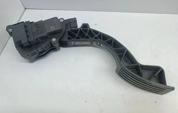 Ford Focus Accelerator throttle pedal 4M519F836AH 6PV00864101