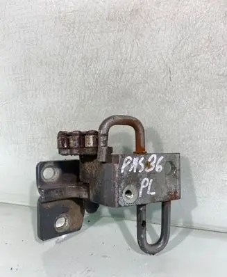 Volkswagen PASSAT B6 Front door lower hinge 