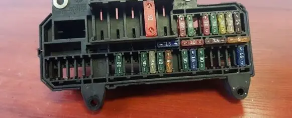 BMW 7 E65 E66 Fuse module 6900583