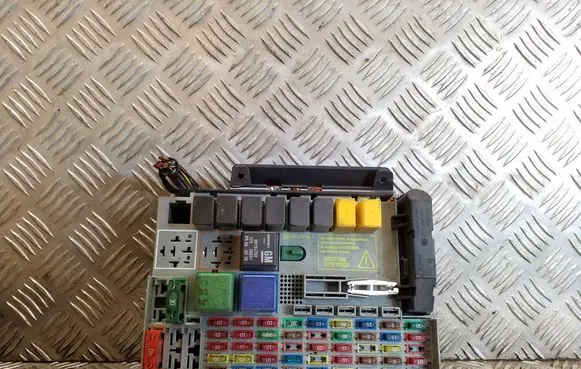 Opel Zafira A Fuse box set 24431677