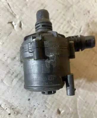 BMW 8 G15 Electric auxiliary coolant/water pump 9424349