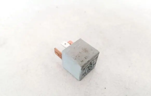 Volkswagen Golf III Other relay 141951253B 22200007