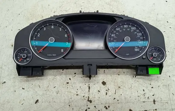 Volkswagen Touareg II Speedometer (instrument cluster) 7P6920980M 0263677037