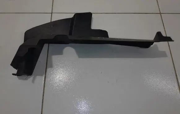 Chrysler 300 - 300C Intercooler air guide/duct channel 04806237AE